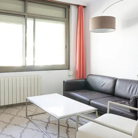 Apartment Charming In Shared Near Camp Nou Barcelona