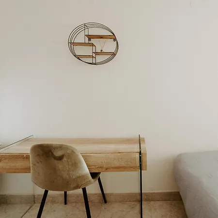 Apartment Charming In Shared Near Camp Nou *