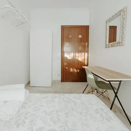Apartment Charming In Shared Near Camp Nou Barcelona