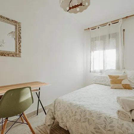 Apartment Charming In Shared Near Camp Nou